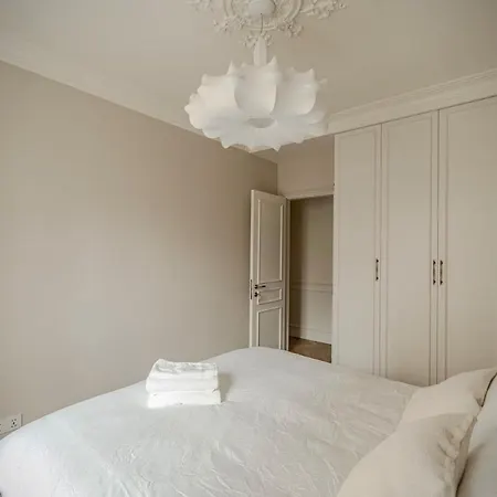 Ecrin Haussmannien Aux Arches-porte De Versailles