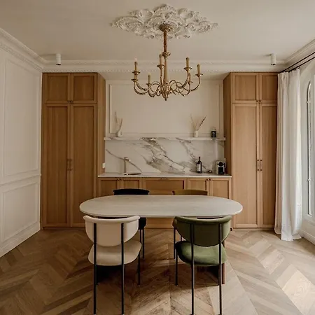 Ecrin Haussmannien Aux Arches-porte De Versailles