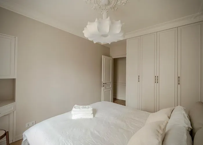 Ecrin Haussmannien Aux Arches-porte De Versailles