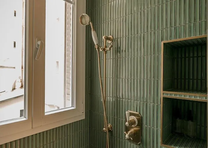 Ecrin Haussmannien Aux Arches-porte De Versailles